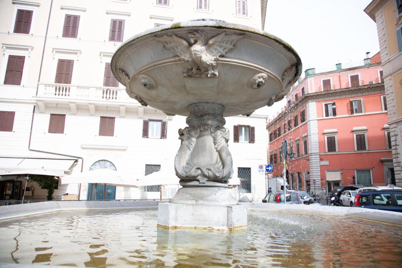 Repetita Juvant Rome Bagian luar foto
